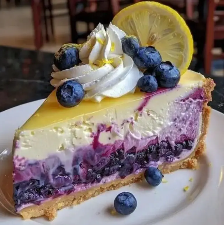 Ich nehme 300 g Kekse für den Zitronen Käsekuchen mit Heidelbeeren