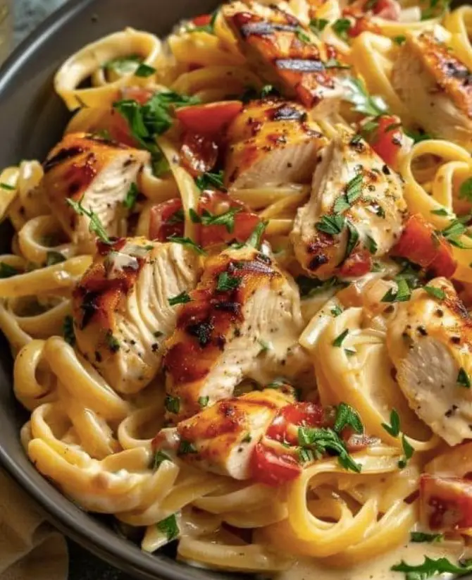 Tagliatelle mit Hähnchenbrustfilets, in 10 Minuten bereit