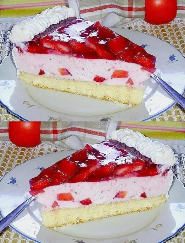 Erdbeer Quark Torte mit 1,2 kg Erdbeeren & 25 Minuten Backzeit