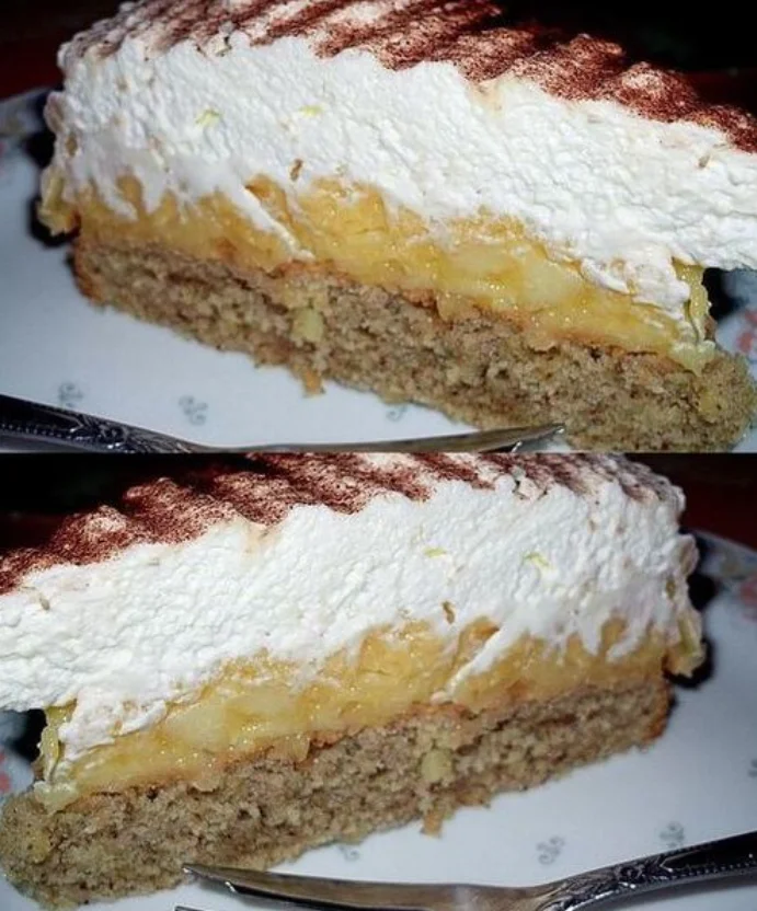 Apfelkuchen mit Vanillepudding und 2 Becher süße Sahne je 200 g