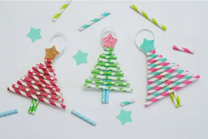 Christmas decoration with paper straws