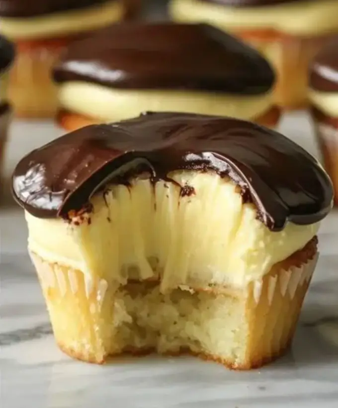 Luxuriöse Boston Cream Pie Cupcakes